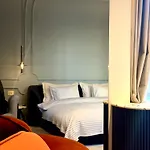 Aurora Luxury Riverside *