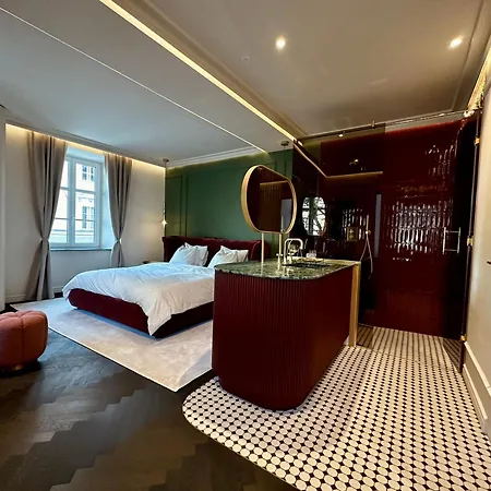 Aurora Luxury Riverside